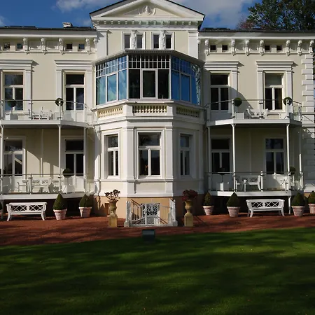 Szálloda Gut Kump Gastronomie Und 2*