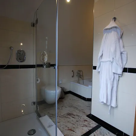 Szálloda Gut Kump Gastronomie Und 2*